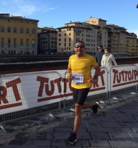 Il vicepresidente Piazza al traguardo della Firenze Marathon